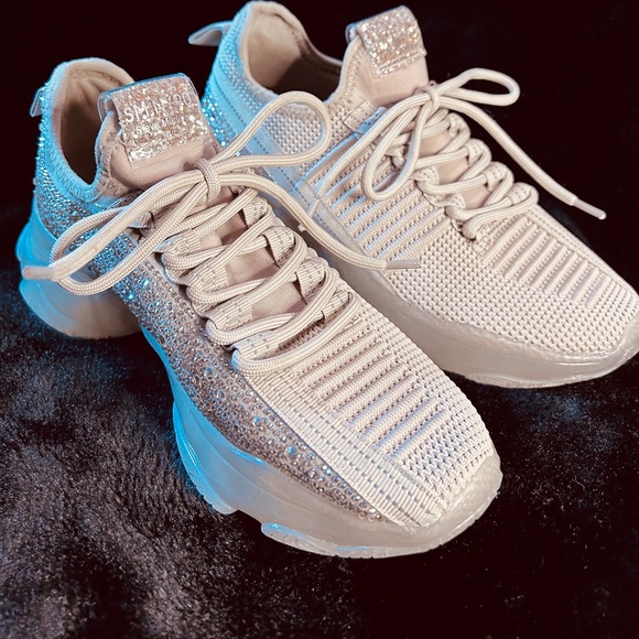 Steve Madden Maxima Rhinestone Embellished Sneakers Size 5M - Picture 2 of 9